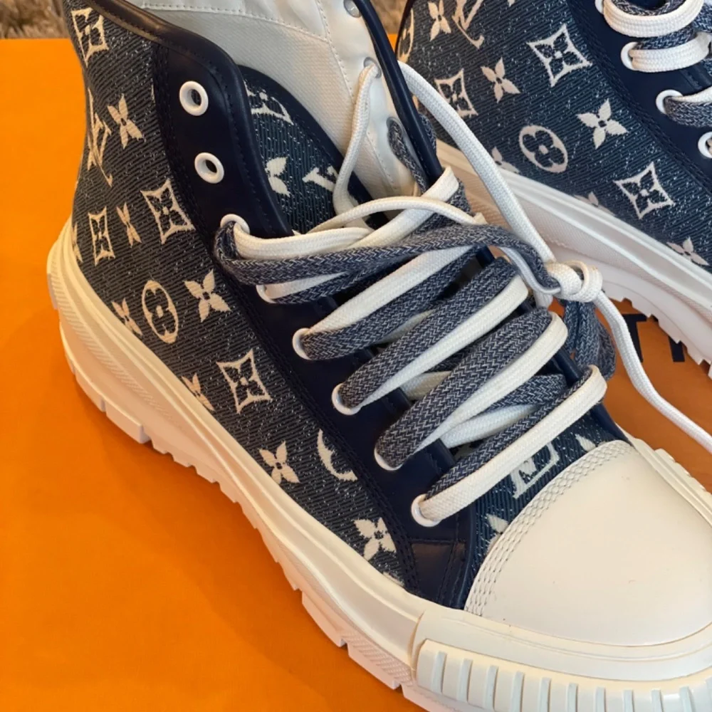 Louis Vuitton Sneakers - Picture 4 of 5